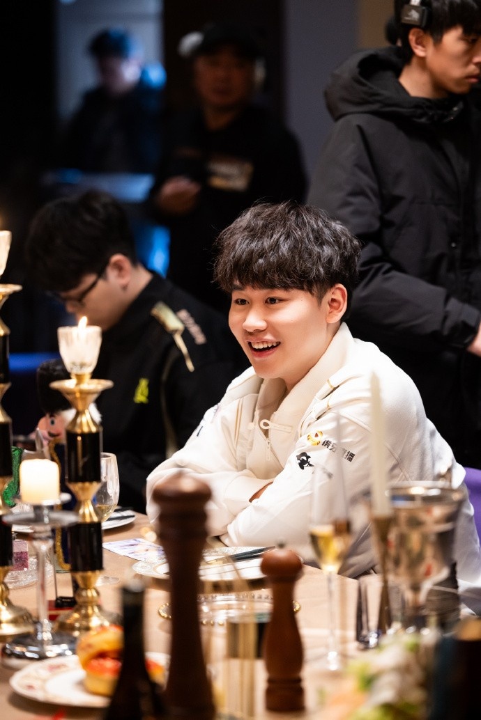 IG分享Wei照片：掉落一组德杯拍摄的卷毛肥墩～