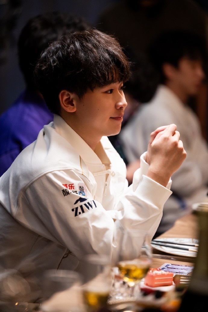 IG分享Wei照片：掉落一组德杯拍摄的卷毛肥墩～