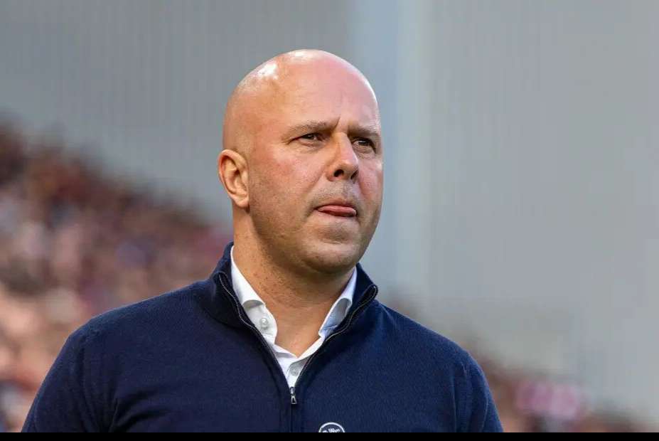 5分崩盘，红军拥趸怒问：斯洛特真要卷铺盖？阿隆索归来救火？